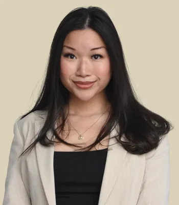 Portrait of Elizabeth Warwick, REALTOR®.